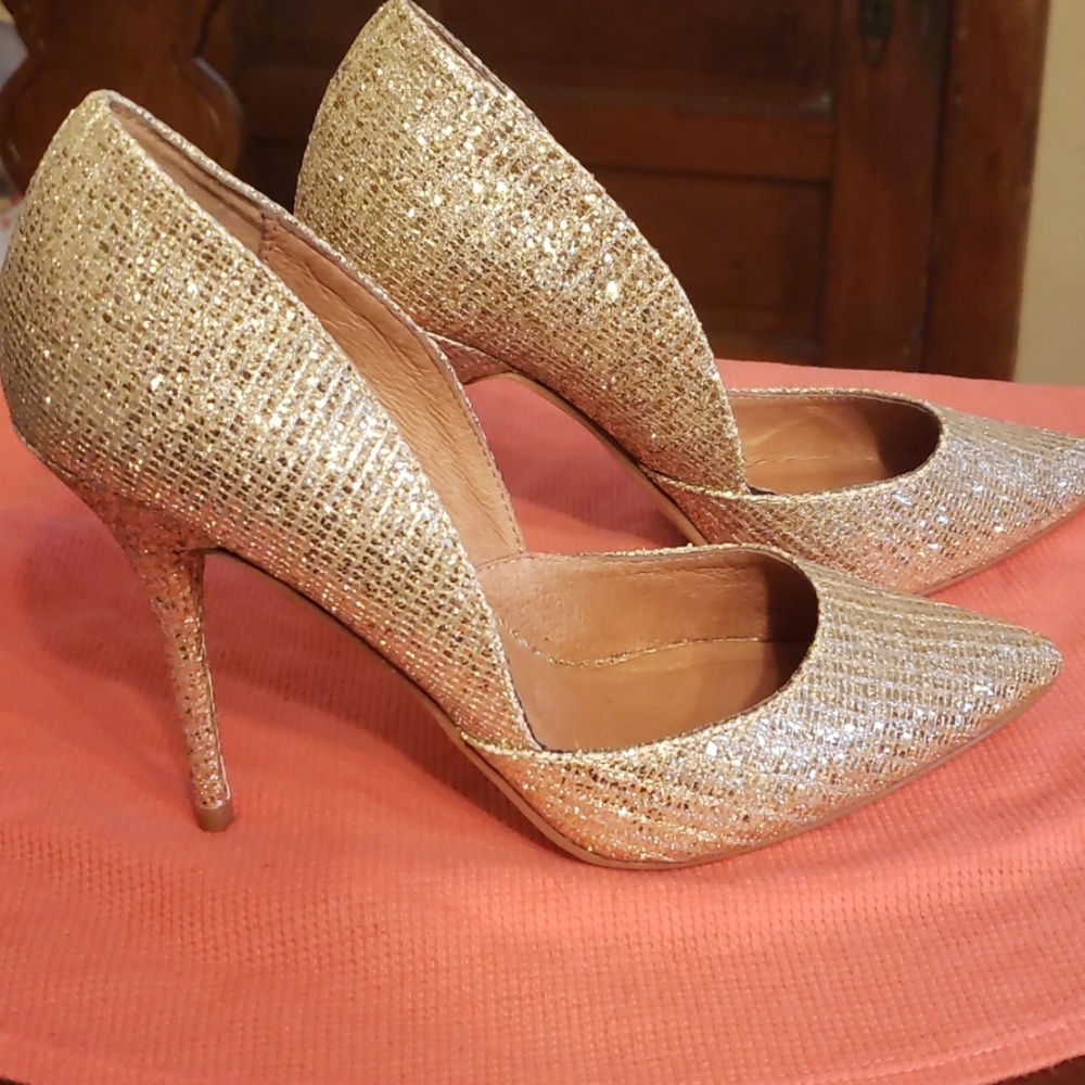 Gold heels (chinese laundry)